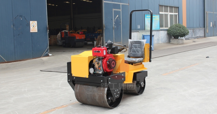 怎样有用保养小型压路机的机械传动系统呢？